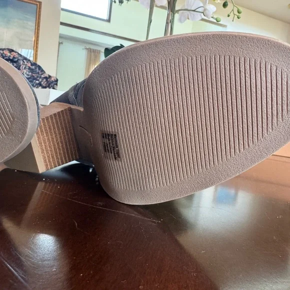 Gray Women's Slip-On Shoes - Picture 5 of 8